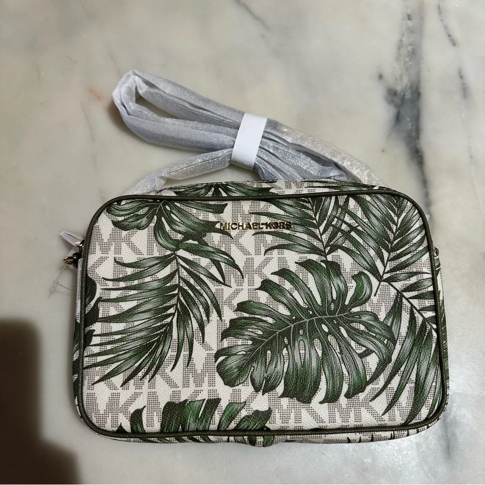 Michael Kors Jet Set Item Crossbody - Picture 1 of 5